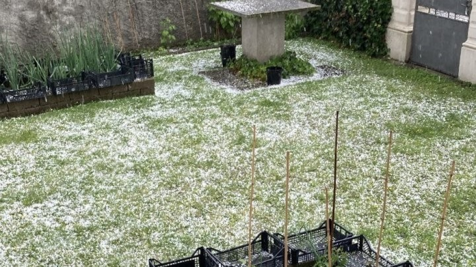 Maltempo, grandinata ad Arona